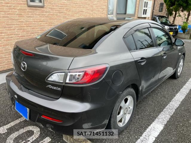 Mazda AXELA 2013-02 8648387-7