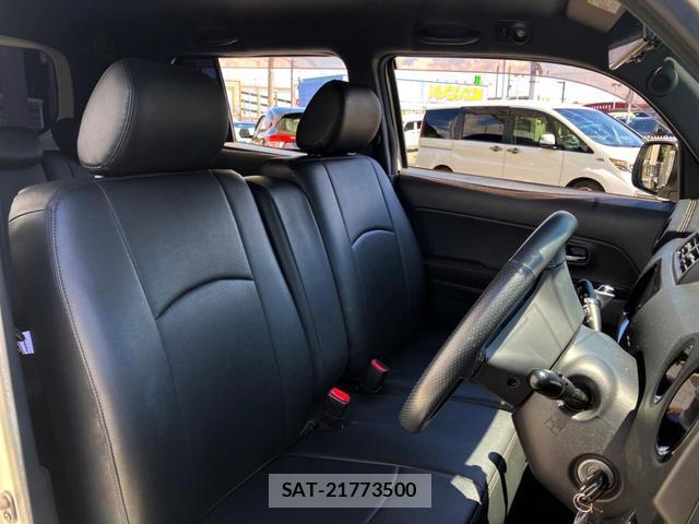 Toyota BB 2013-02 8648214-10