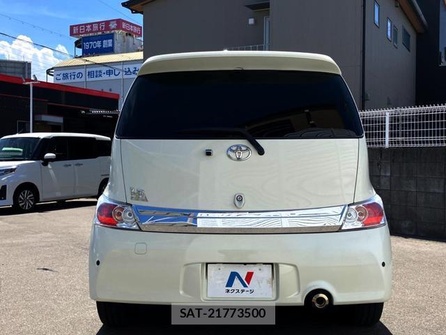 Toyota BB 2013-02 8648214-15
