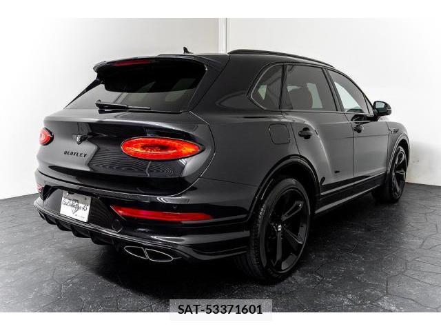 Bentley BENTAYGA 2021-10 8647975-8