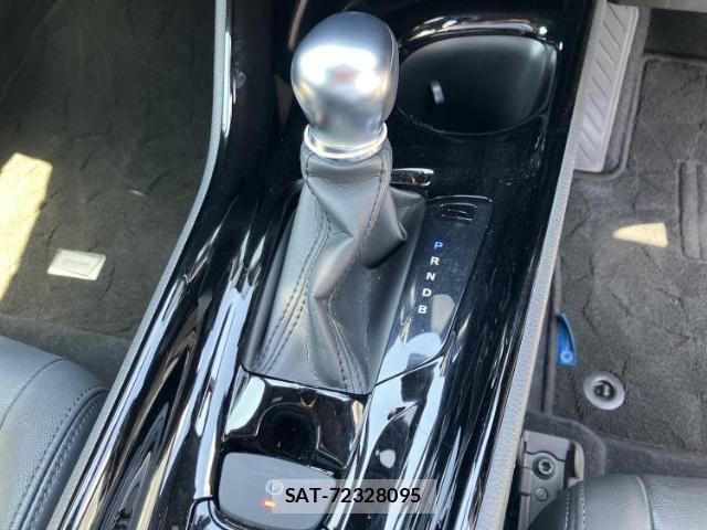 Toyota C-HR 2021-11 8646815-16