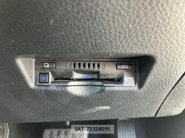 Toyota C-HR 2021-11 8646815-17