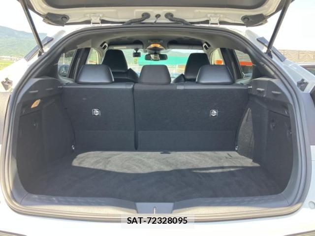 Toyota C-HR 2021-11 8646815-7
