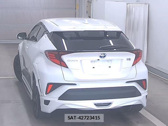 Toyota C-HR 2021-11 8647017-4