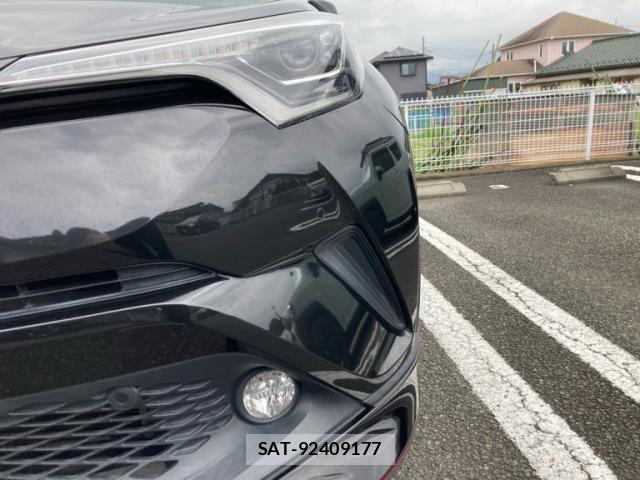 Toyota C-HR 2017-04 8648490-12