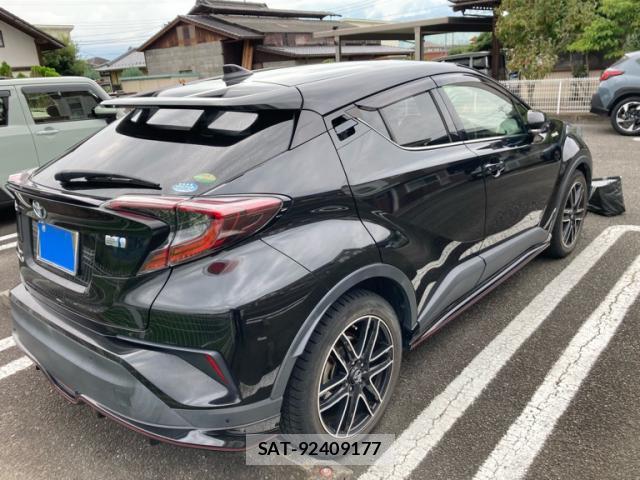Toyota C-HR 2017-04 8648490-13