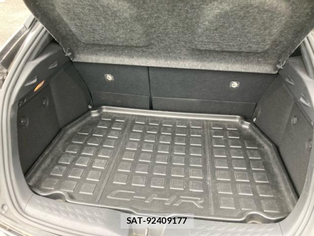 Toyota C-HR 2017-04 8648490-14