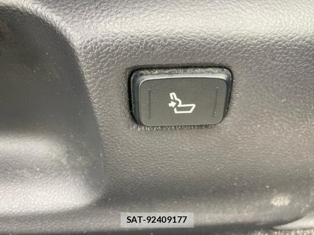 Toyota C-HR 2017-04 8648490-16