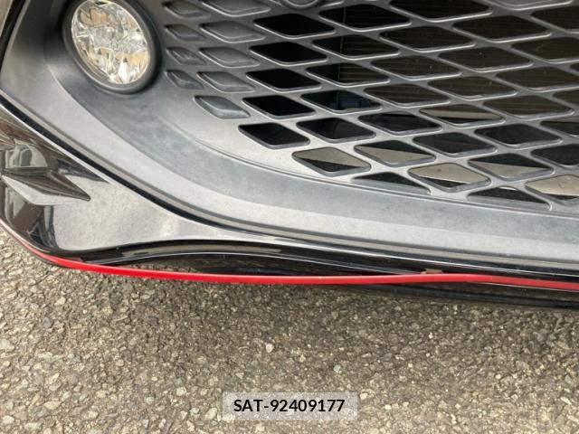 Toyota C-HR 2017-04 8648490-6