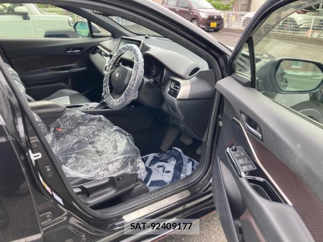 Toyota C-HR 2017-04 8648490-8
