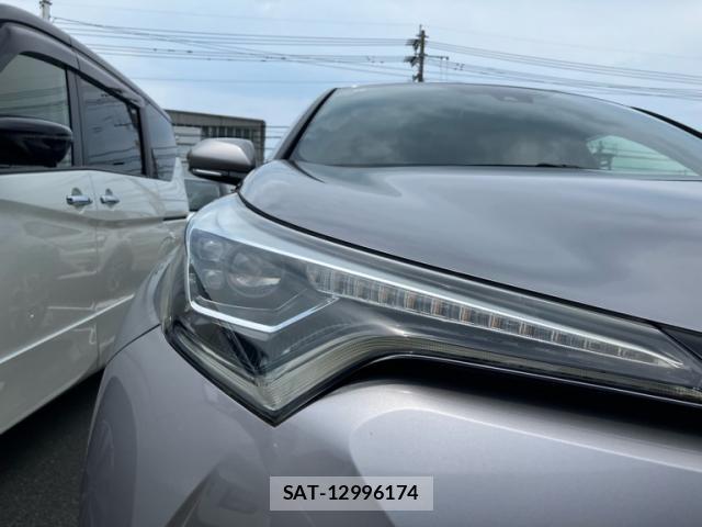 Toyota C-HR 2017-07 8648494-12