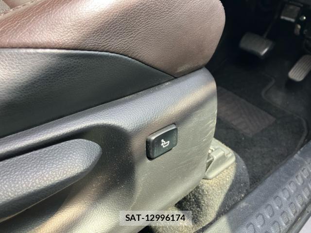 Toyota C-HR 2017-07 8648494-15