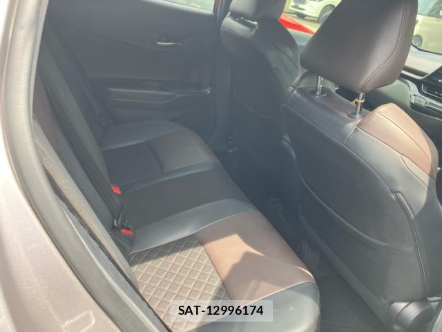 Toyota C-HR 2017-07 8648494-16