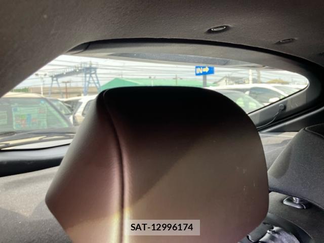 Toyota C-HR 2017-07 8648494-17