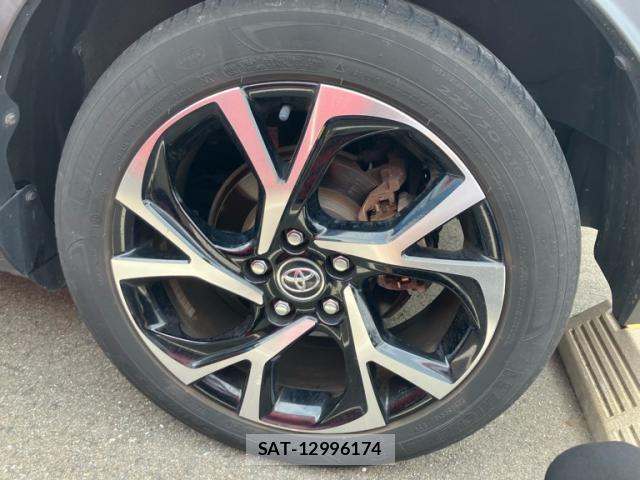 Toyota C-HR 2017-07 8648494-19
