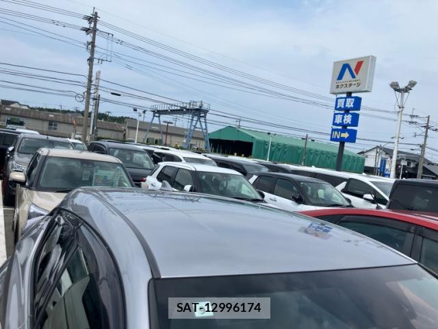 Toyota C-HR 2017-07 8648494-3
