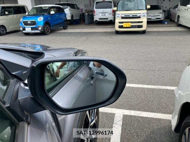 Toyota C-HR 2017-07 8648494-5