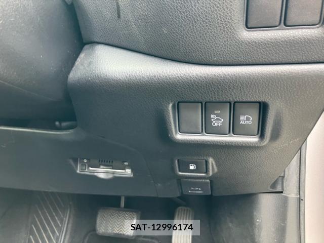 Toyota C-HR 2017-07 8648494-6