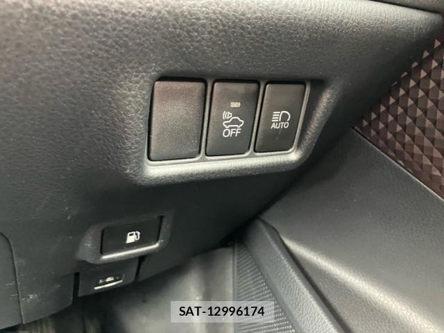 Toyota C-HR 2017-07 8648494-7