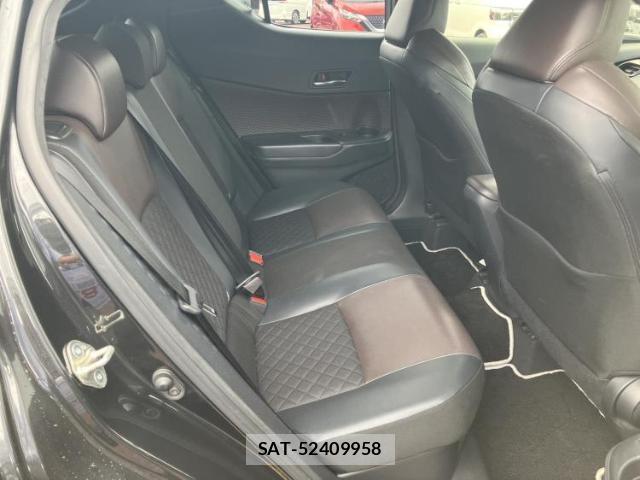 Toyota C-HR 2018-03 8648859-4