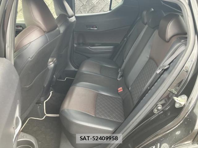 Toyota C-HR 2018-03 8648859-6