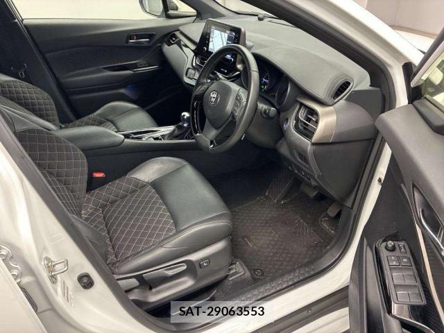 Toyota C-HR 2022-10 8648897-5
