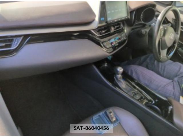 Toyota C-HR 2018-03 8648936-2