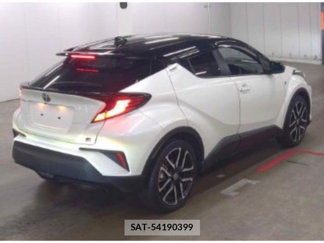 Toyota C-HR 2021-09 8648996-1