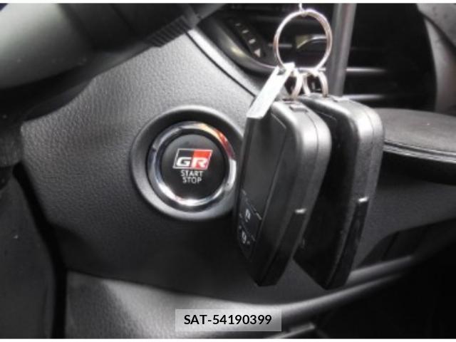 Toyota C-HR 2021-09 8648996-12