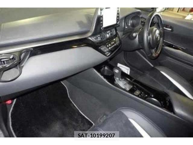 Toyota C-HR 2019-10 8649017-2