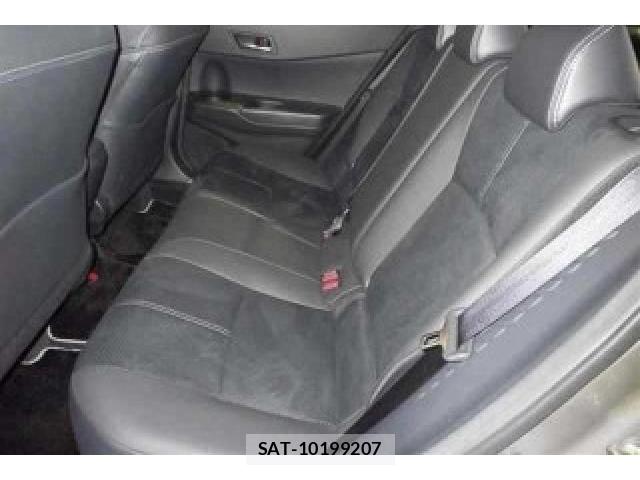 Toyota C-HR 2019-10 8649017-4