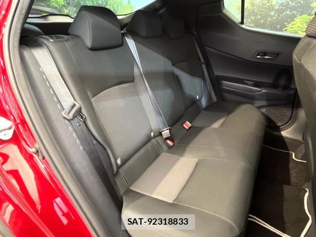 Toyota C-HR 2018-03 8649318-8