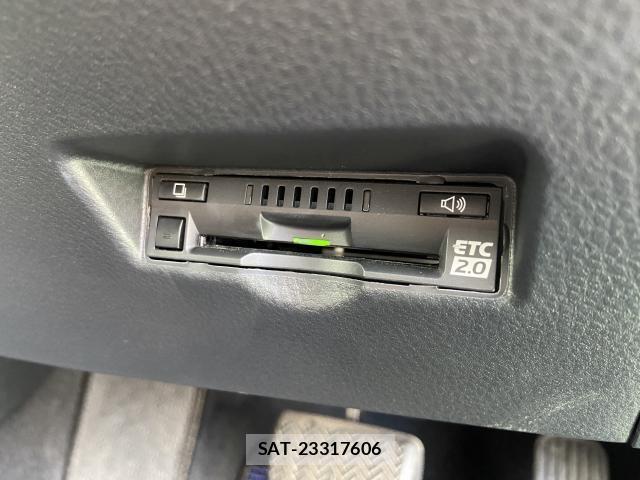 Toyota C-HR 2022-03 8651925-5