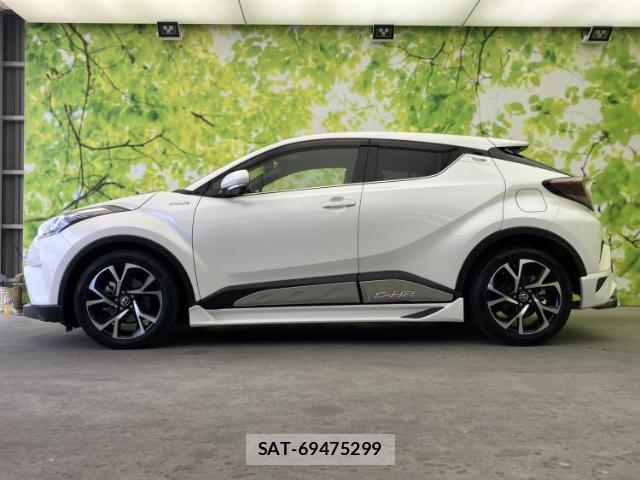 Toyota C-HR 2017-06 8652110-1