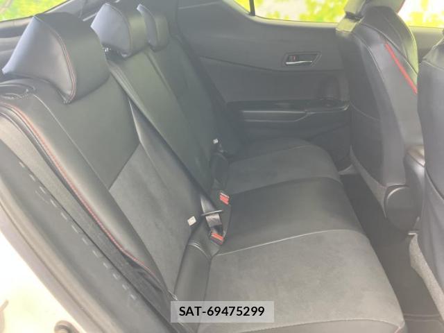 Toyota C-HR 2017-06 8652110-4