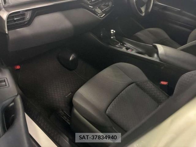 Toyota C-HR 2020-07 8652689-7