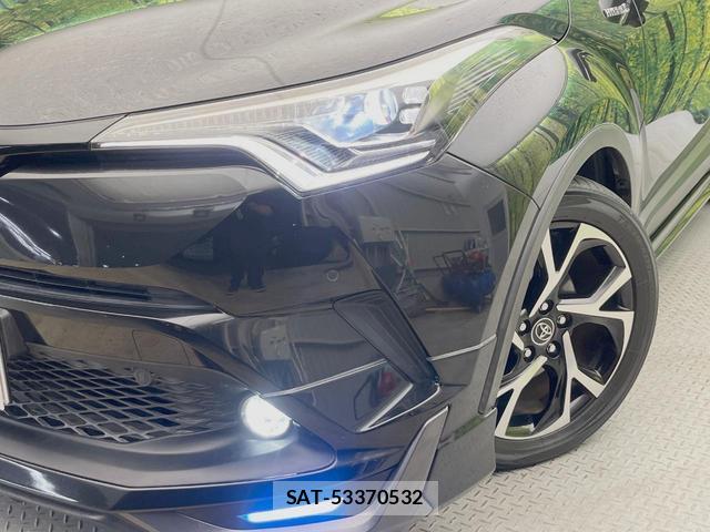 Toyota C-HR 2017-10 8652951-11