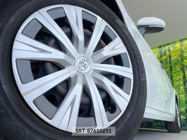 Toyota CAMRY 2017-08 8648836-12