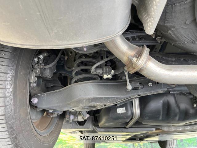 Toyota CAMRY 2017-08 8648836-19