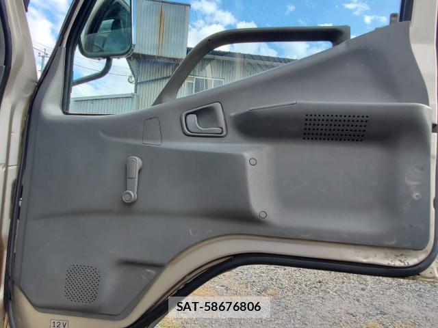 MITSUBISHI FUSO CANTER GUTS 2000-01 8648689-11
