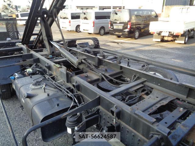 MITSUBISHI FUSO CANTER 2019-03 8647785-7
