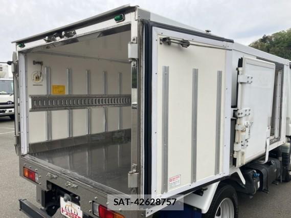 MITSUBISHI FUSO CANTER 2017 8649582-16
