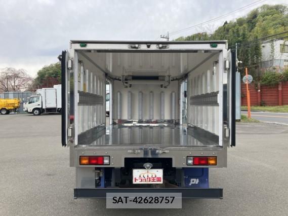 MITSUBISHI FUSO CANTER 2017 8649582-4