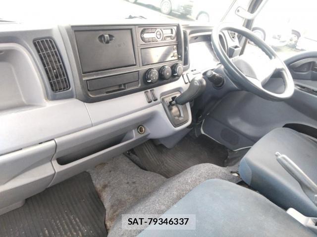 MITSUBISHI FUSO CANTER 2016-05 8652061-2