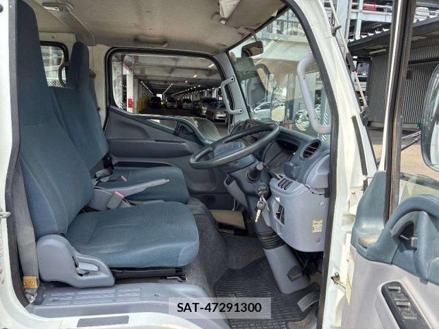 MITSUBISHI FUSO CANTER 2013-08 8652259-7