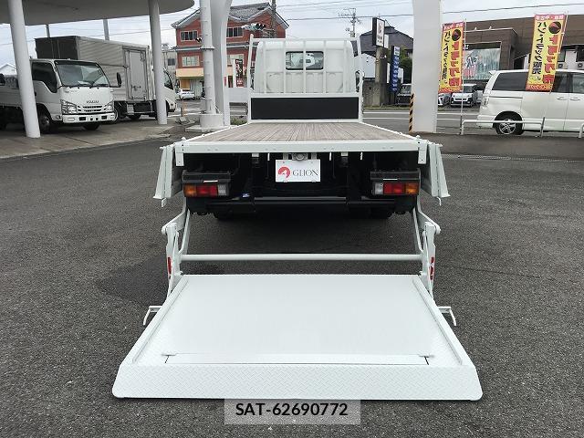 MITSUBISHI FUSO CANTER 2017-09 8652917-9