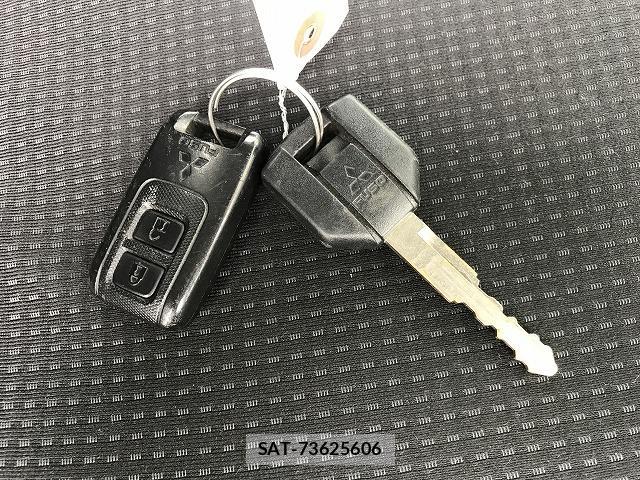 MITSUBISHI FUSO CANTER 2016-07 8652922-17