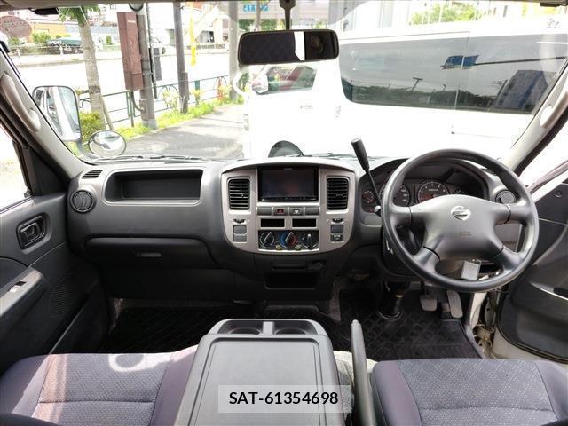 Nissan Caravan 2011-11 8646746-10