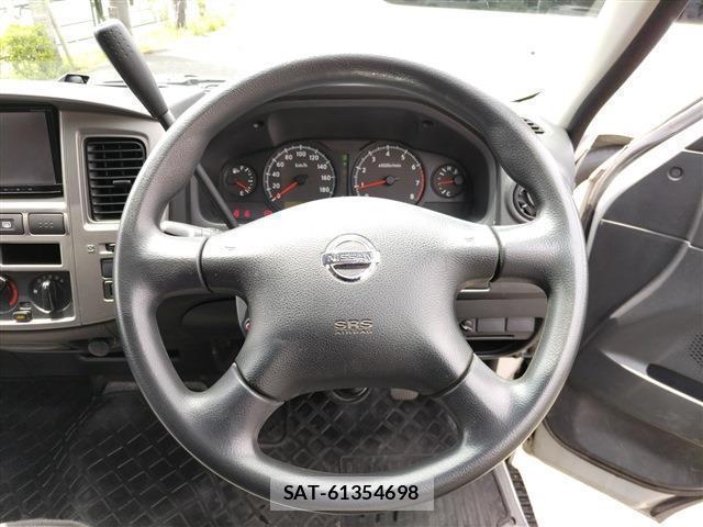 Nissan Caravan 2011-11 8646746-11