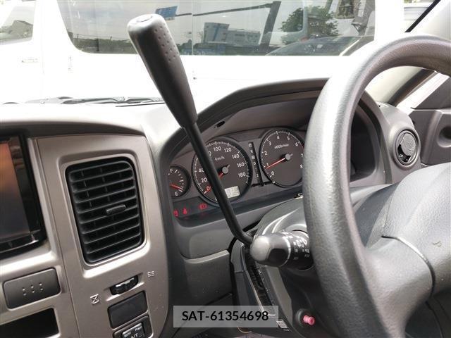 Nissan Caravan 2011-11 8646746-12
